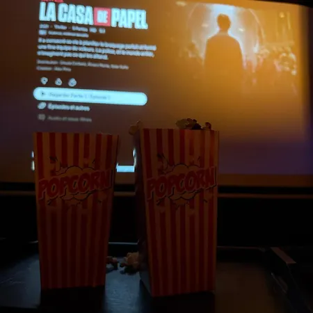 Cine Room - Experience Cinema Privee - Netflix アパート